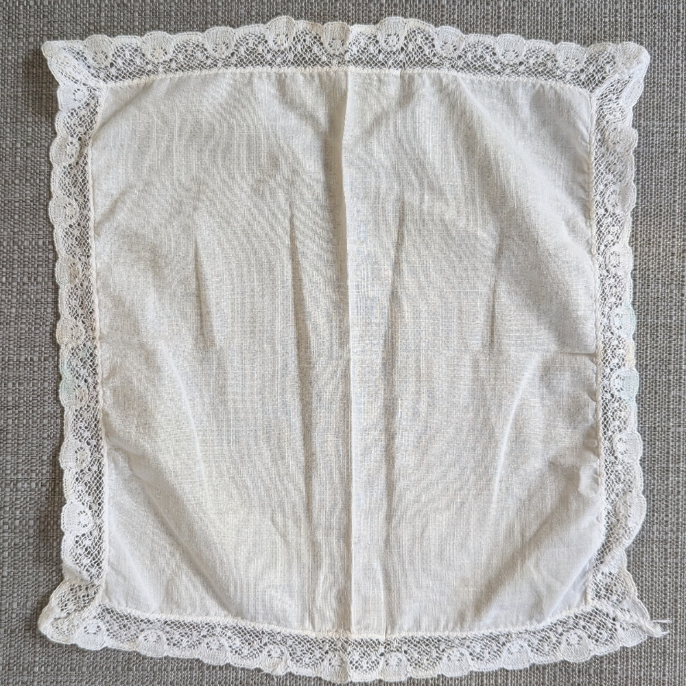 5 Hankies With Lace Edging - Picture 2 of 5